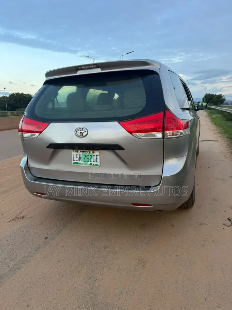 Toyota Sienna 2012 Gray