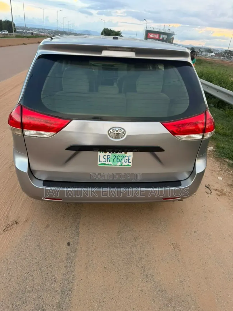 Toyota Sienna 2012 Gray