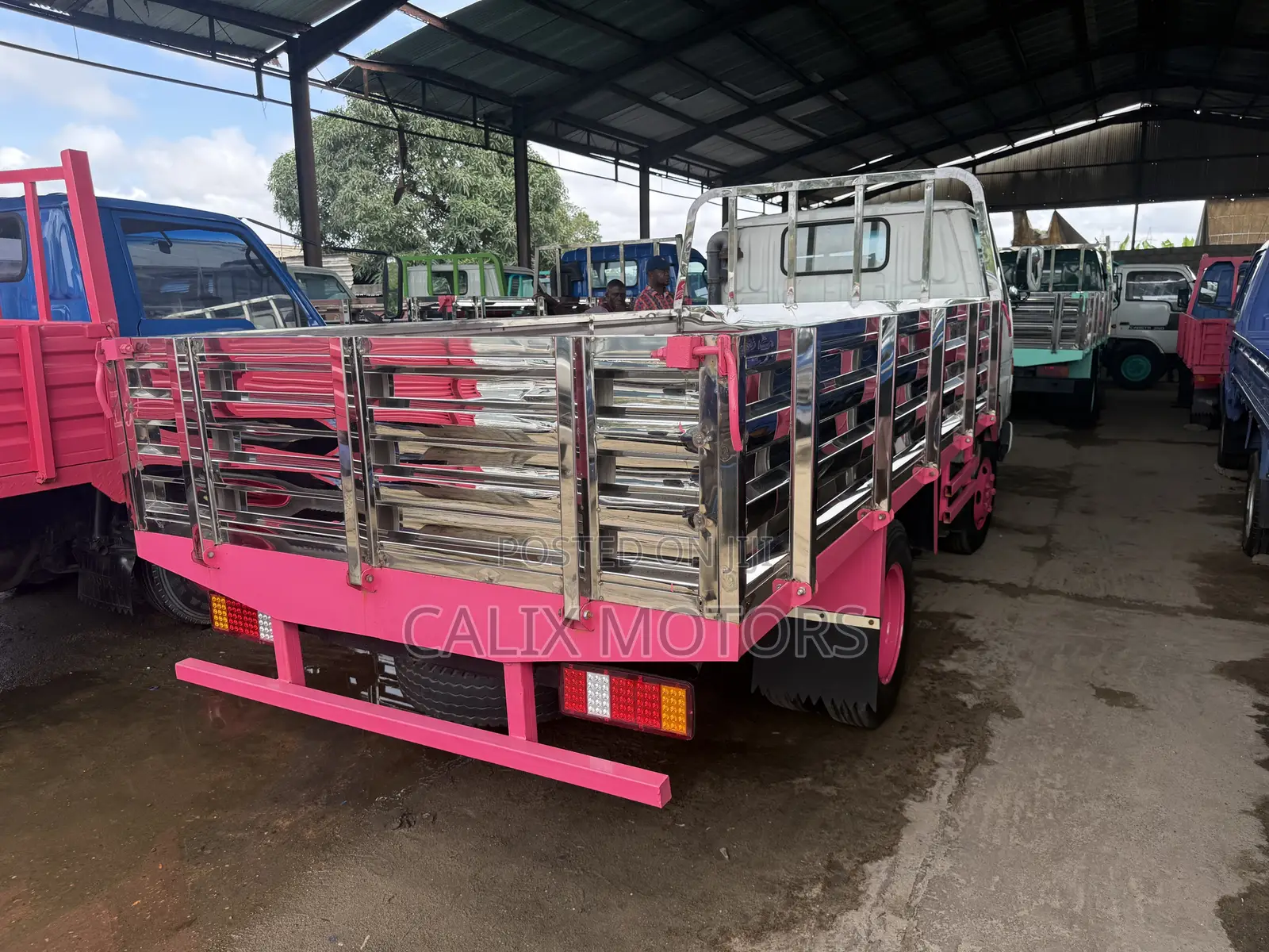 Foreign Used Toyota Dyna 200 Mini Truck 6 Tyres.
