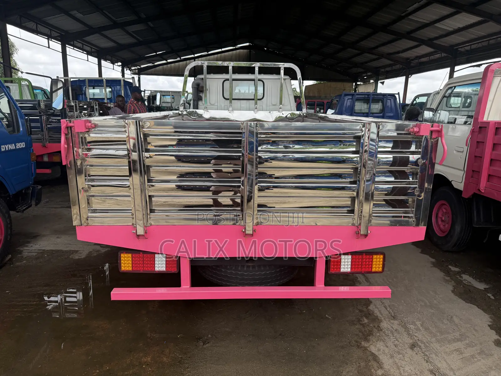 Foreign Used Toyota Dyna 200 Mini Truck 6 Tyres.