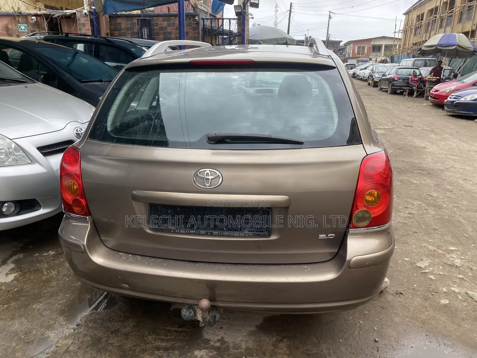 Toyota Avensis Liftback 2004 Gold