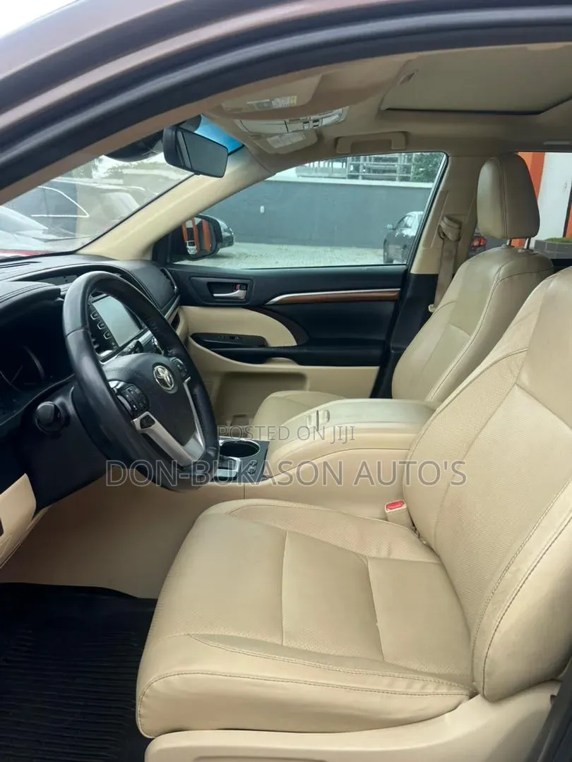 Toyota Highlander XLE 2019 Brown