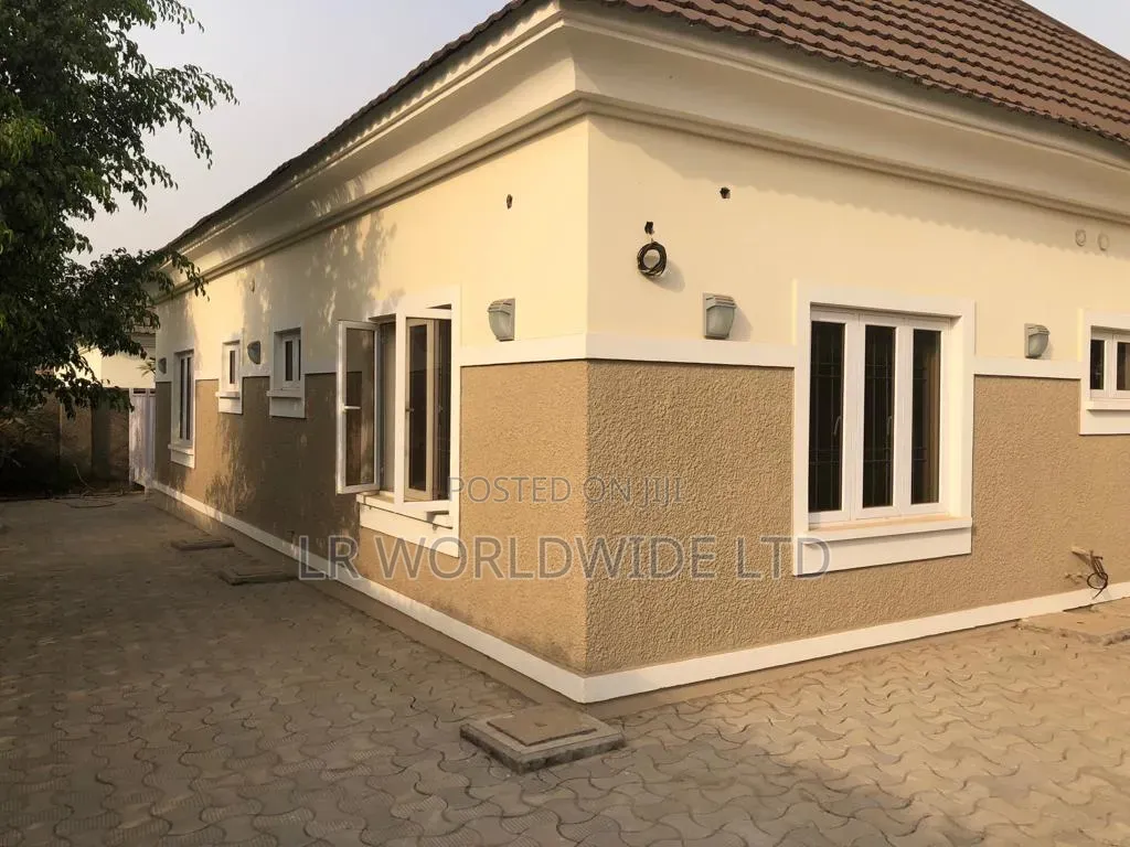 4bdrm Bungalow in Sabon Lugbe for sale