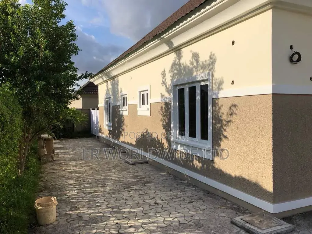 4bdrm Bungalow in Sabon Lugbe for sale