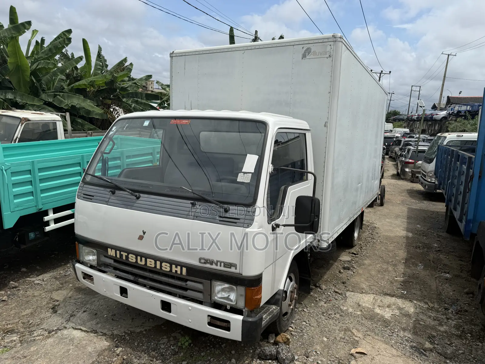 Foreign Used Mitsubishi Canter Cover Body Truck.