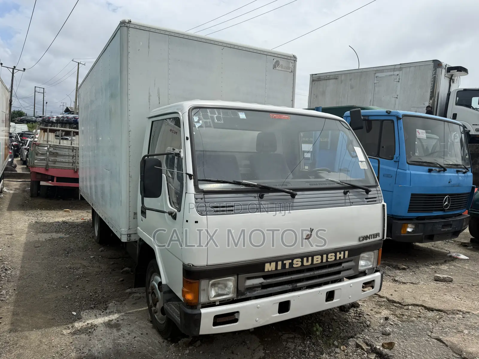 Foreign Used Mitsubishi Canter Cover Body Truck.