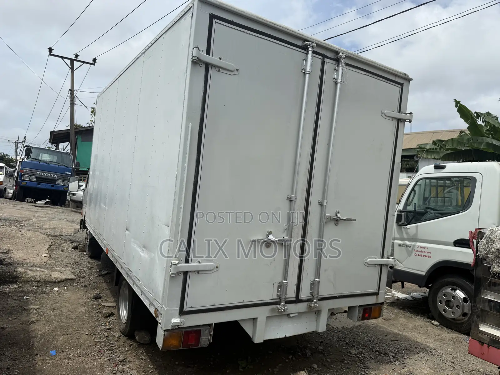 Foreign Used Mitsubishi Canter Cover Body Truck.