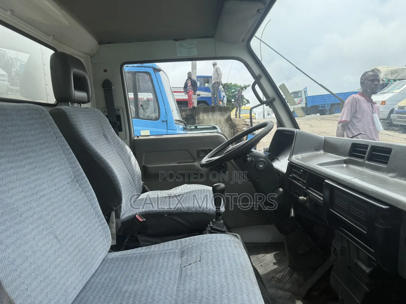 Foreign Used Mitsubishi Canter Cover Body Truck.