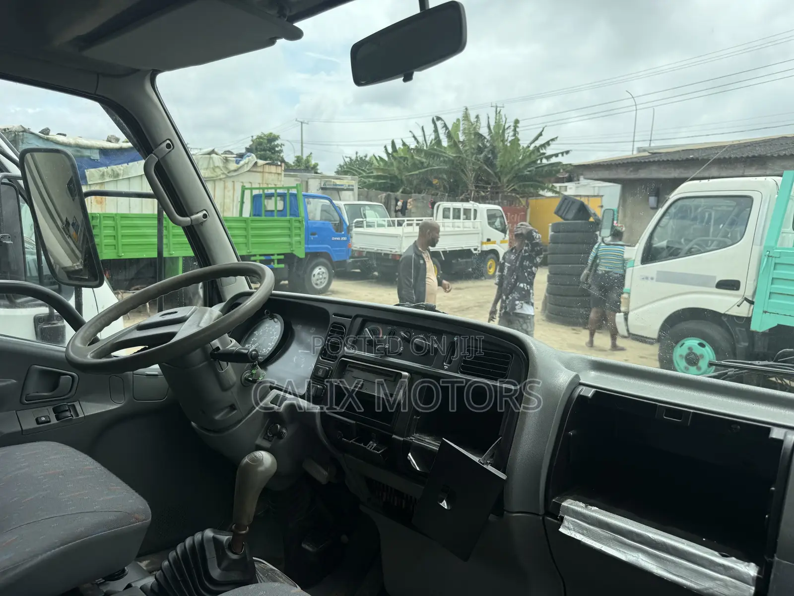 Foreign Used Mitsubishi Canter Cover Body Truck.