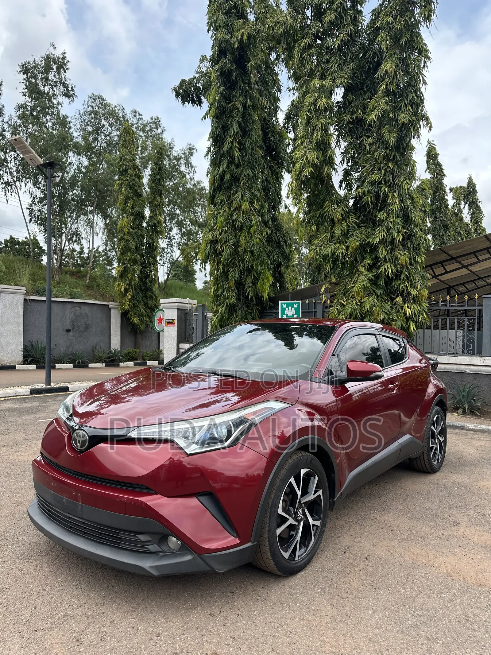 Toyota C-HR XLE FWD Sport Utility (2.0L 4cyl 2AM) 2018 Red