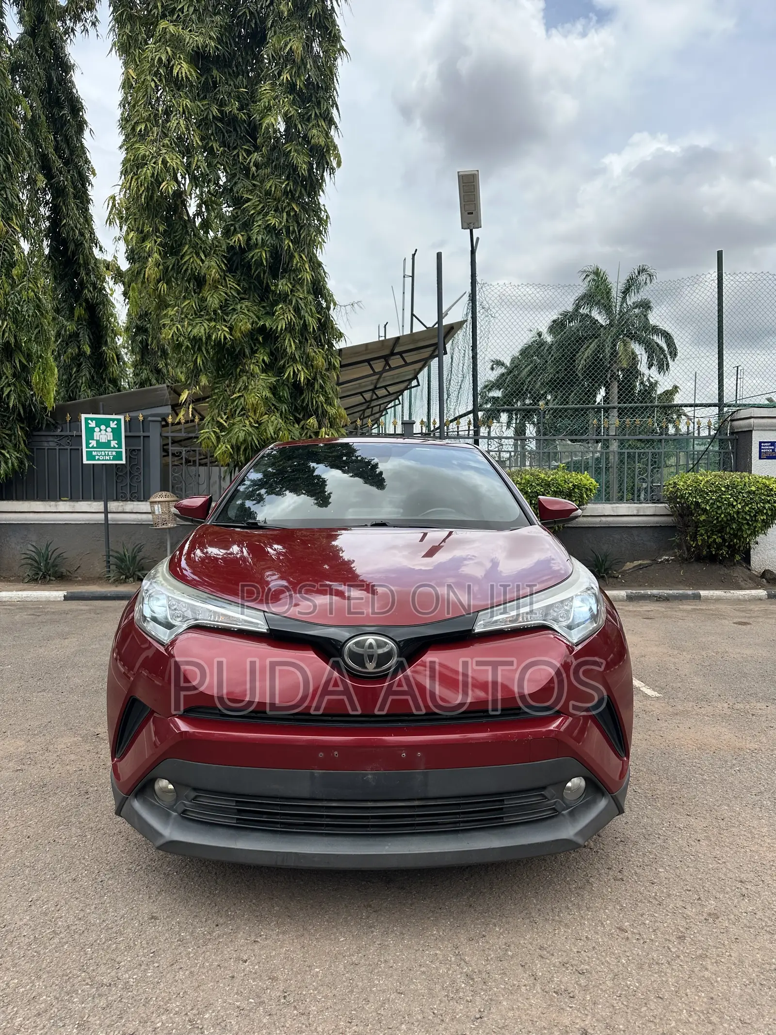 Toyota C-HR XLE FWD Sport Utility (2.0L 4cyl 2AM) 2018 Red