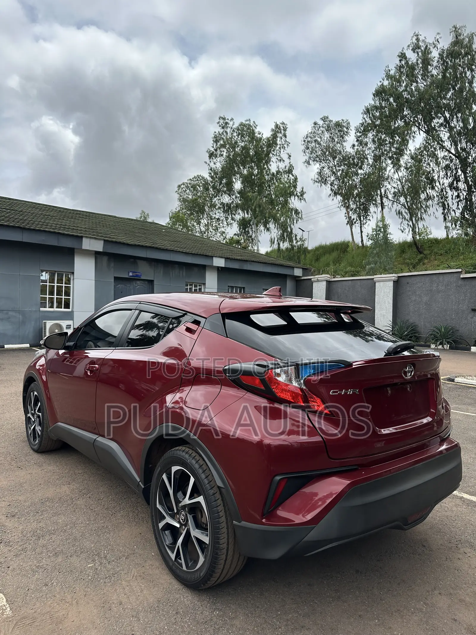 Toyota C-HR XLE FWD Sport Utility (2.0L 4cyl 2AM) 2018 Red