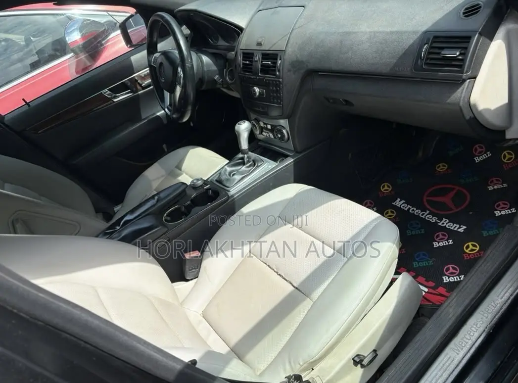 Mercedes-Benz C300 Luxury 4Matic Sedan AWD (3.0L 6cyl 7A) 2010 Black