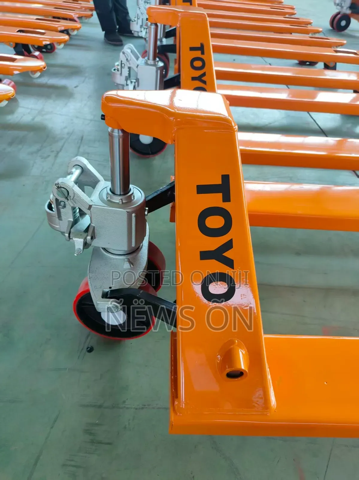Brand-New, Orange TOYO Manual Hydraulic Hand Pallet 3tons