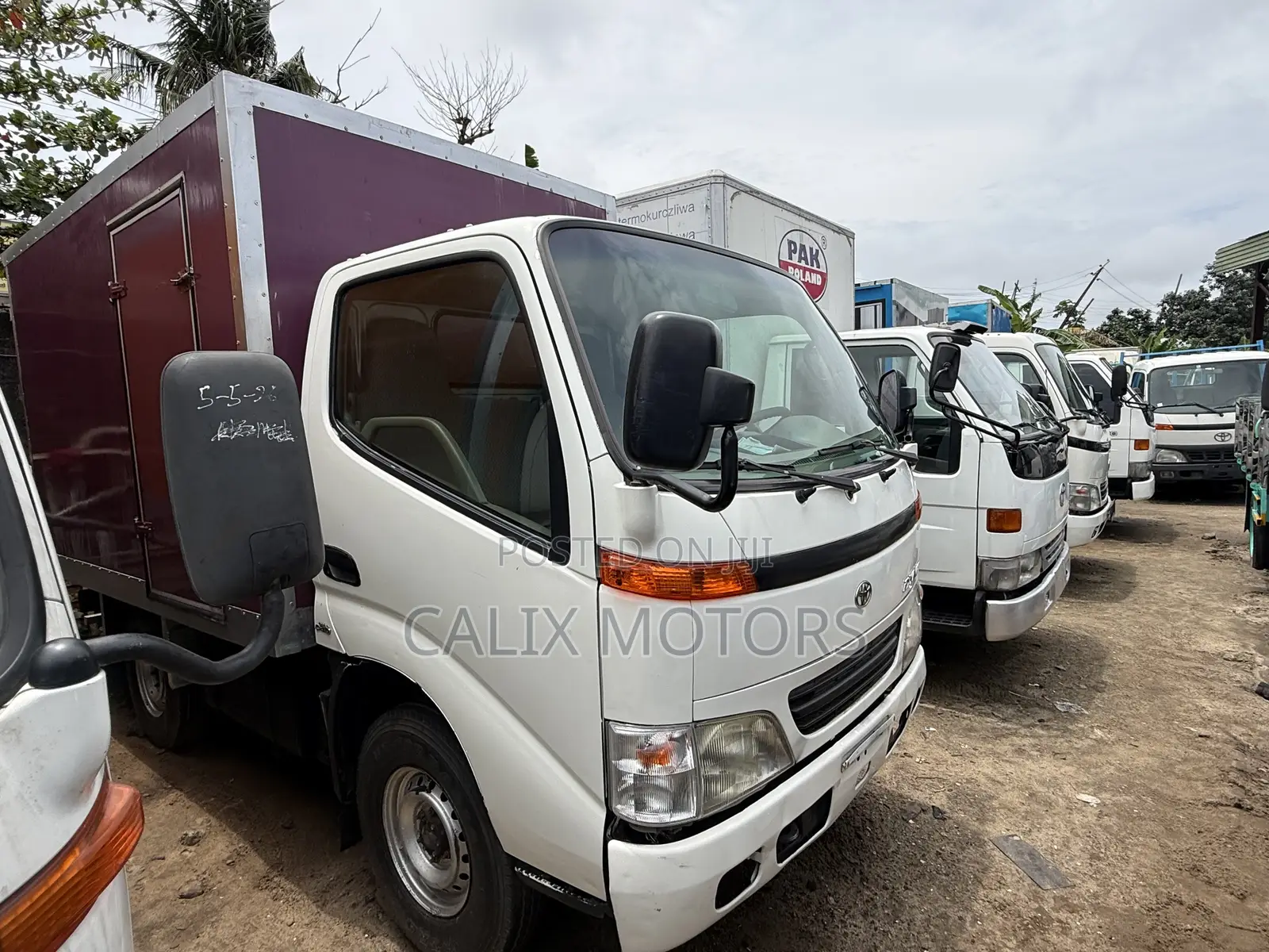 Foreign Used Toyota Dyna Cover Body Mini Truck.