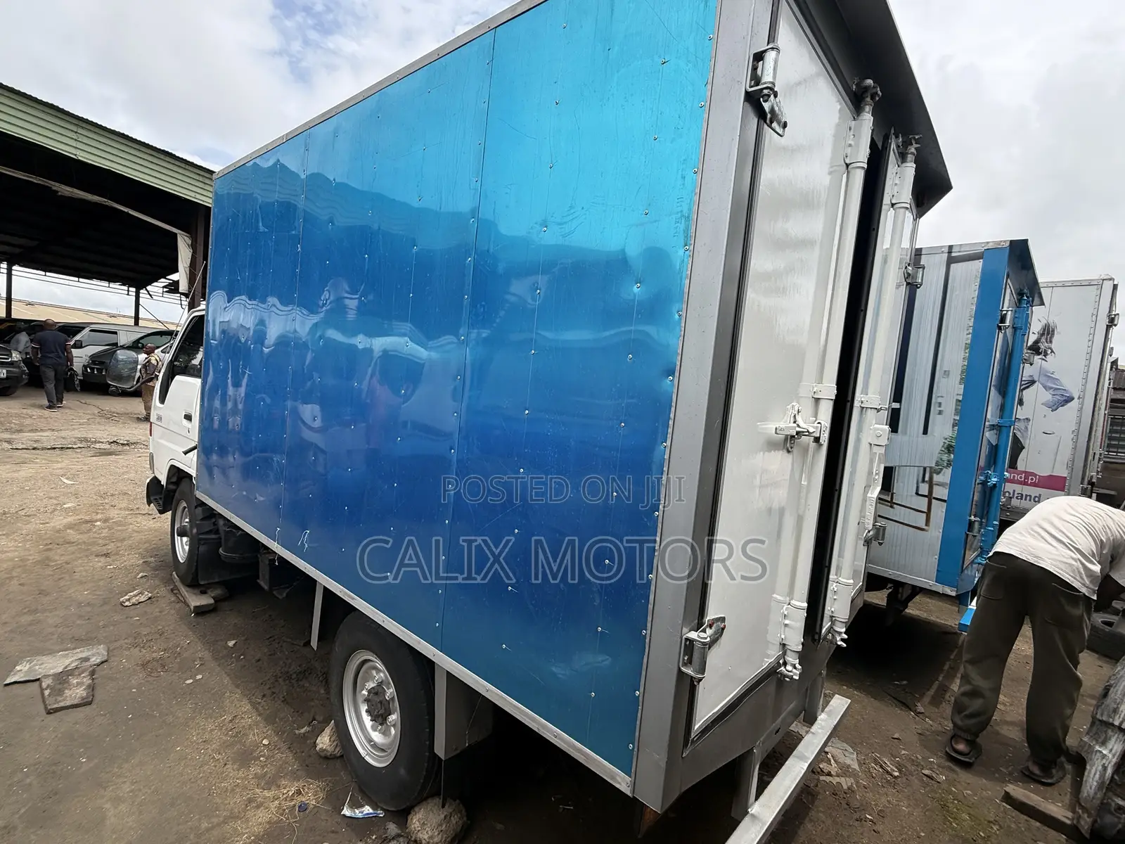 Foreign Used Toyota Dyna Container Body Mini Truck.