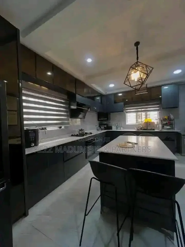 Furnished 5bdrm Duplex in Reefcourt Estate, for sale