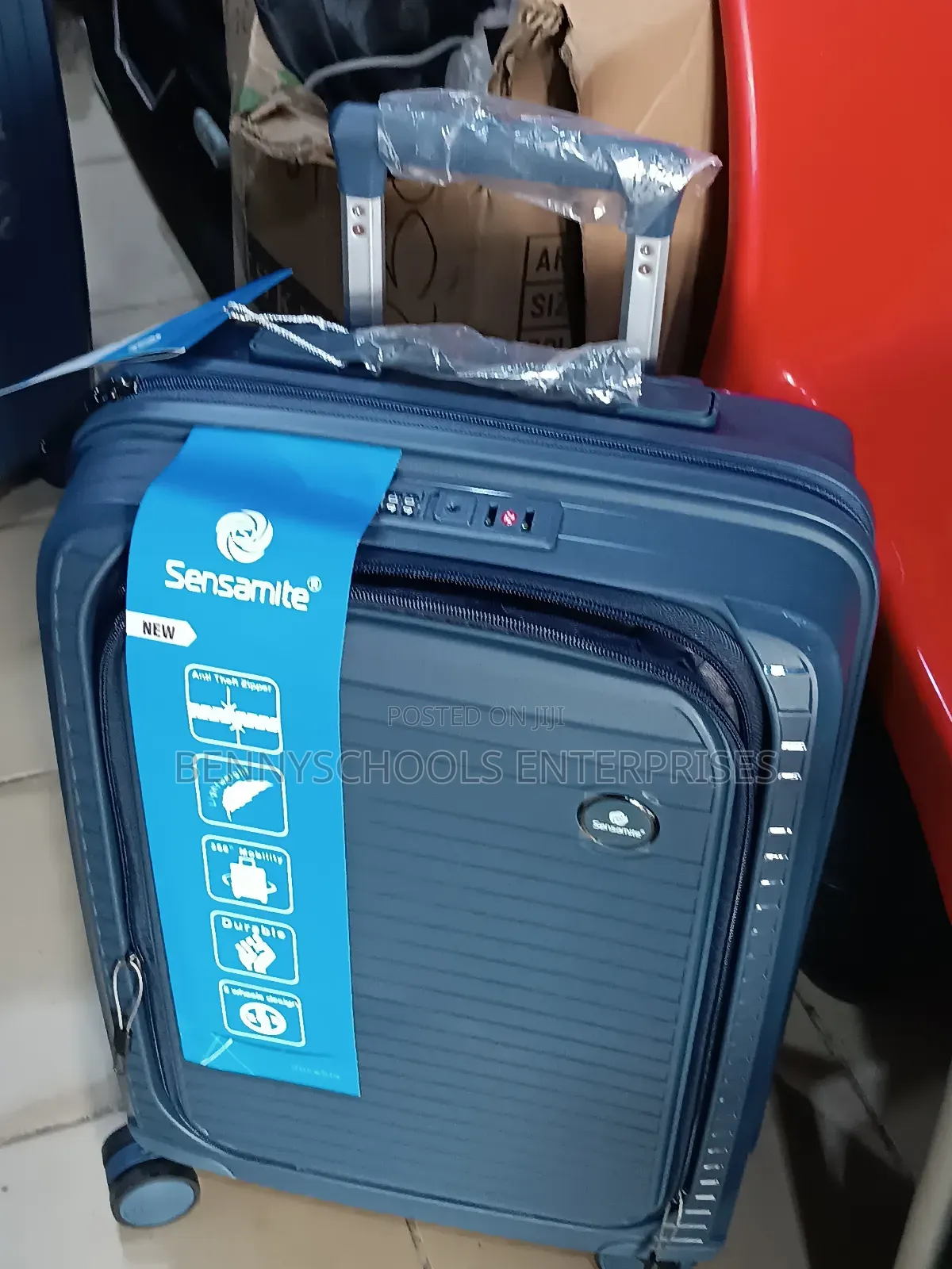 Small Sensamite Rubber Luggage Box With Laptop Space and Bottle Holder