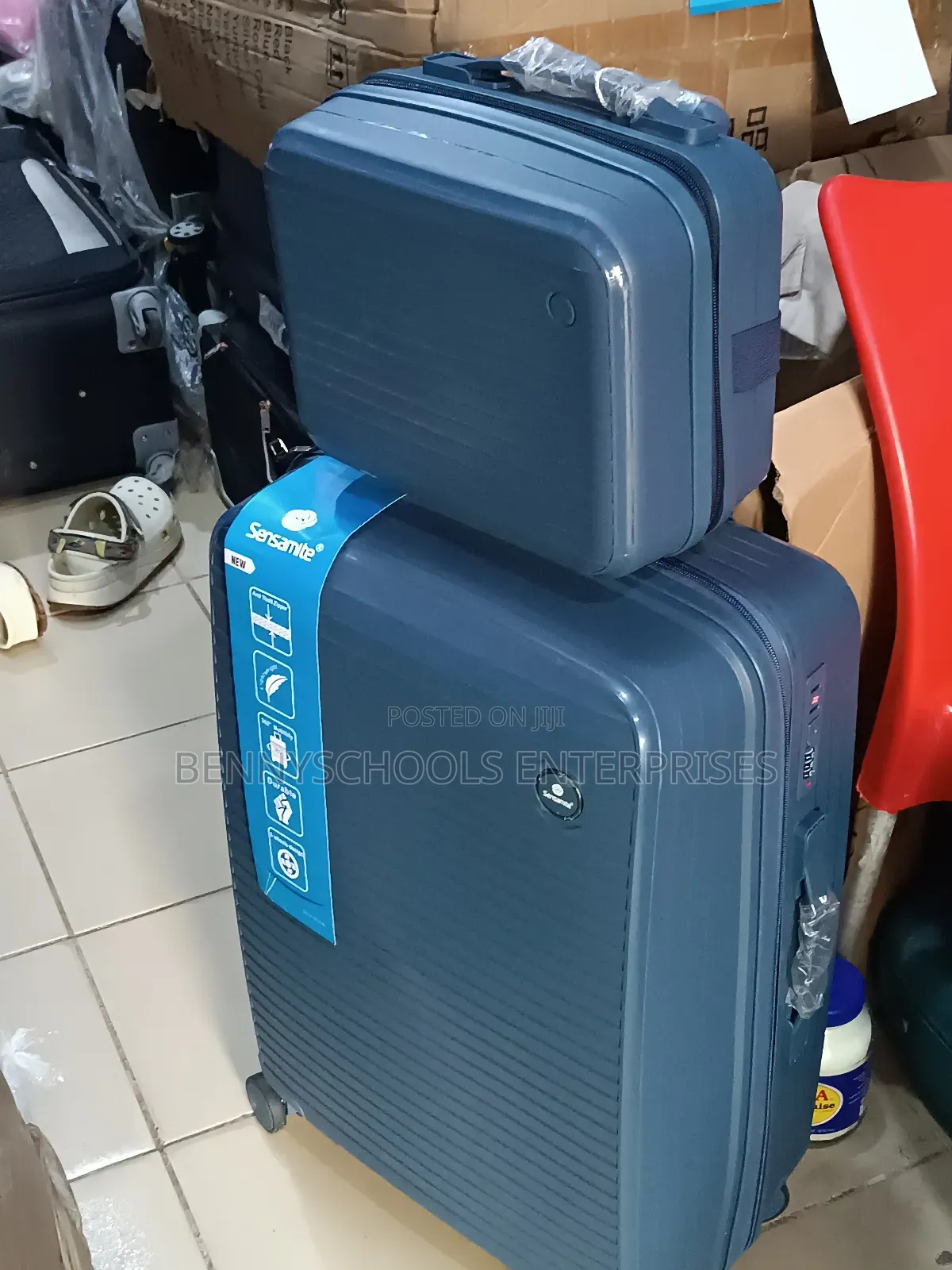 Medium Sensamite Rubber Luggage Box and Kit With Water Bottle Holder