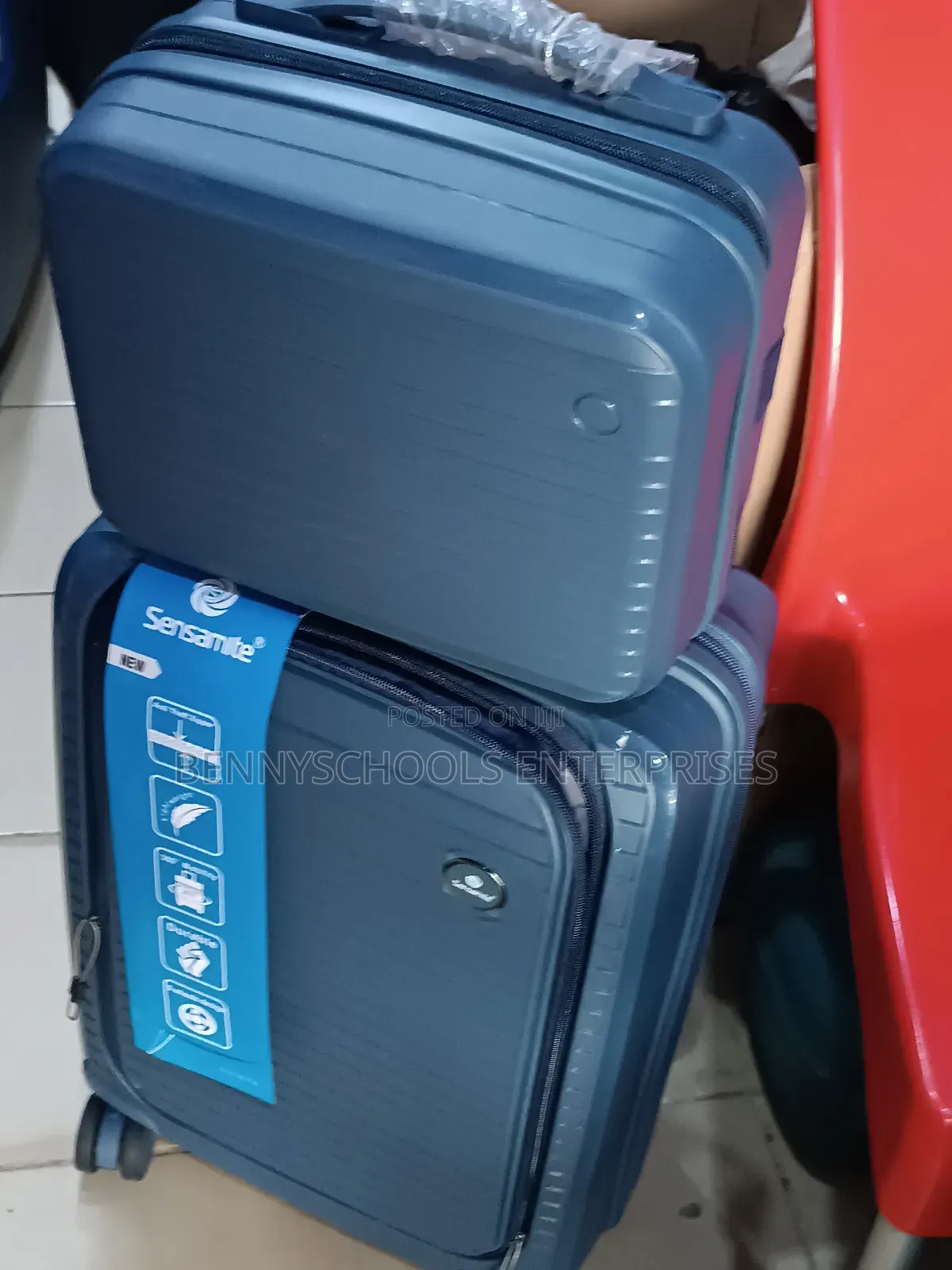Small Sensamite Rubber Luggage Box and Kit Laptop Space Bottle Holder