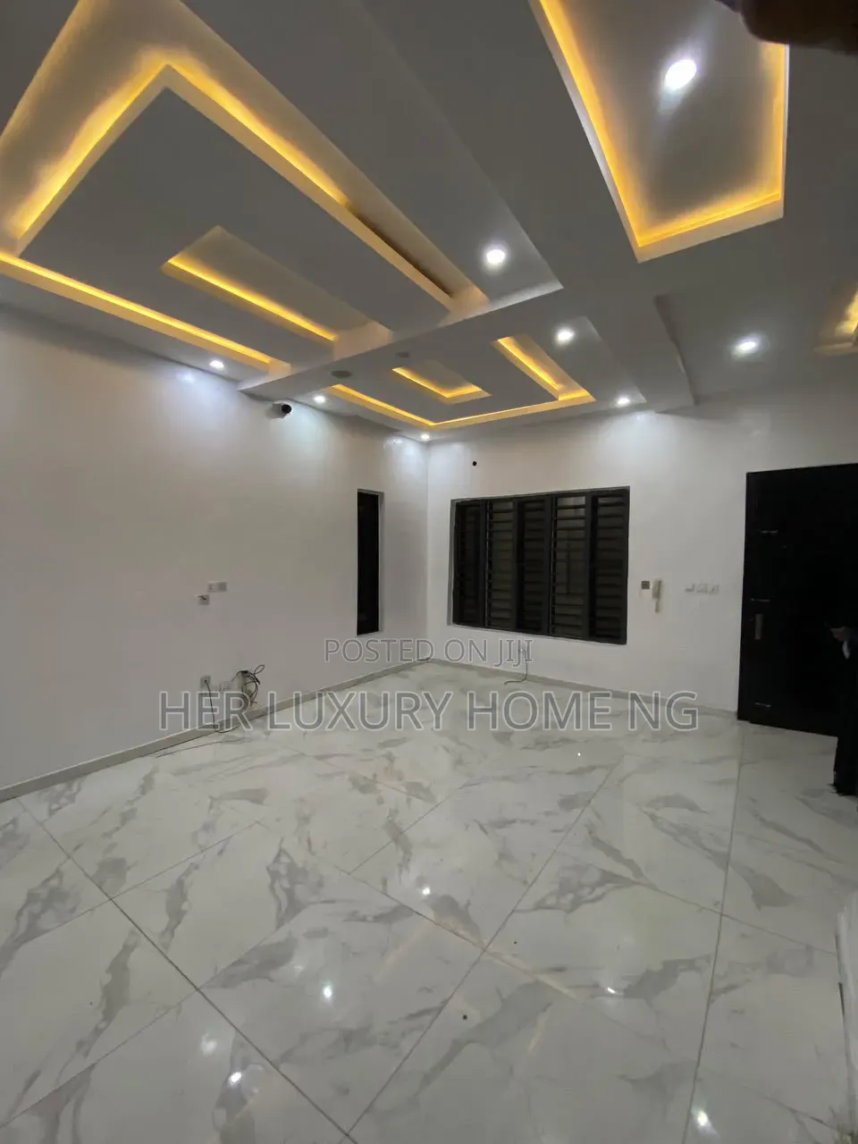Mini Flat in Ikota Villa for rent
