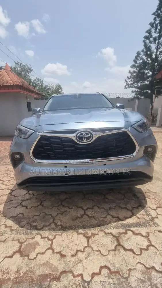 Toyota Highlander XLE AWD 2024 Blue