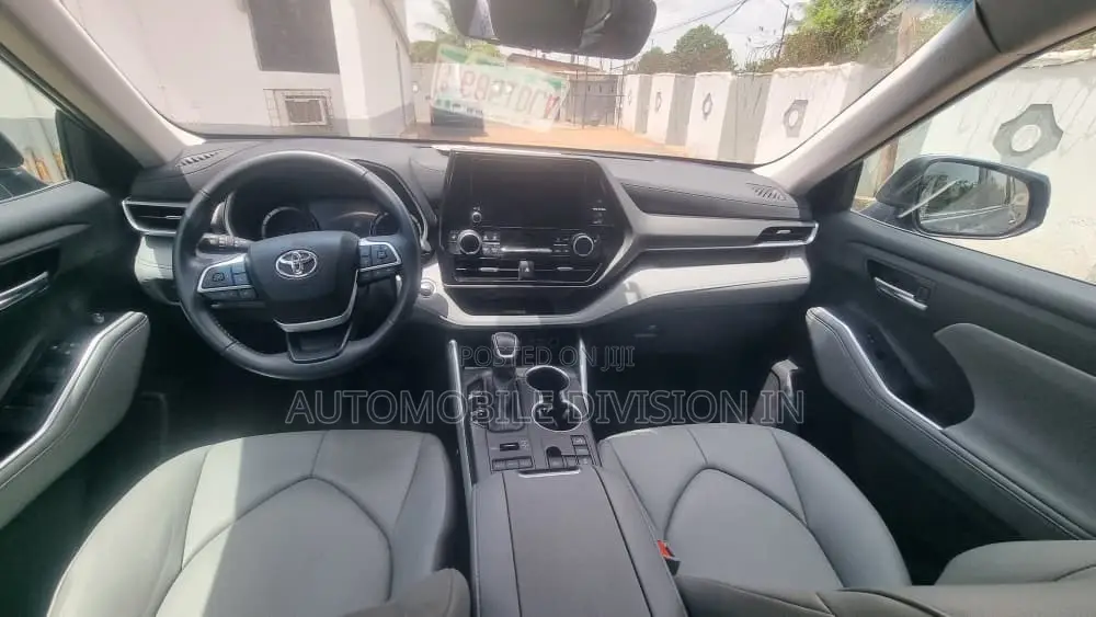 Toyota Highlander XLE AWD 2024 Blue