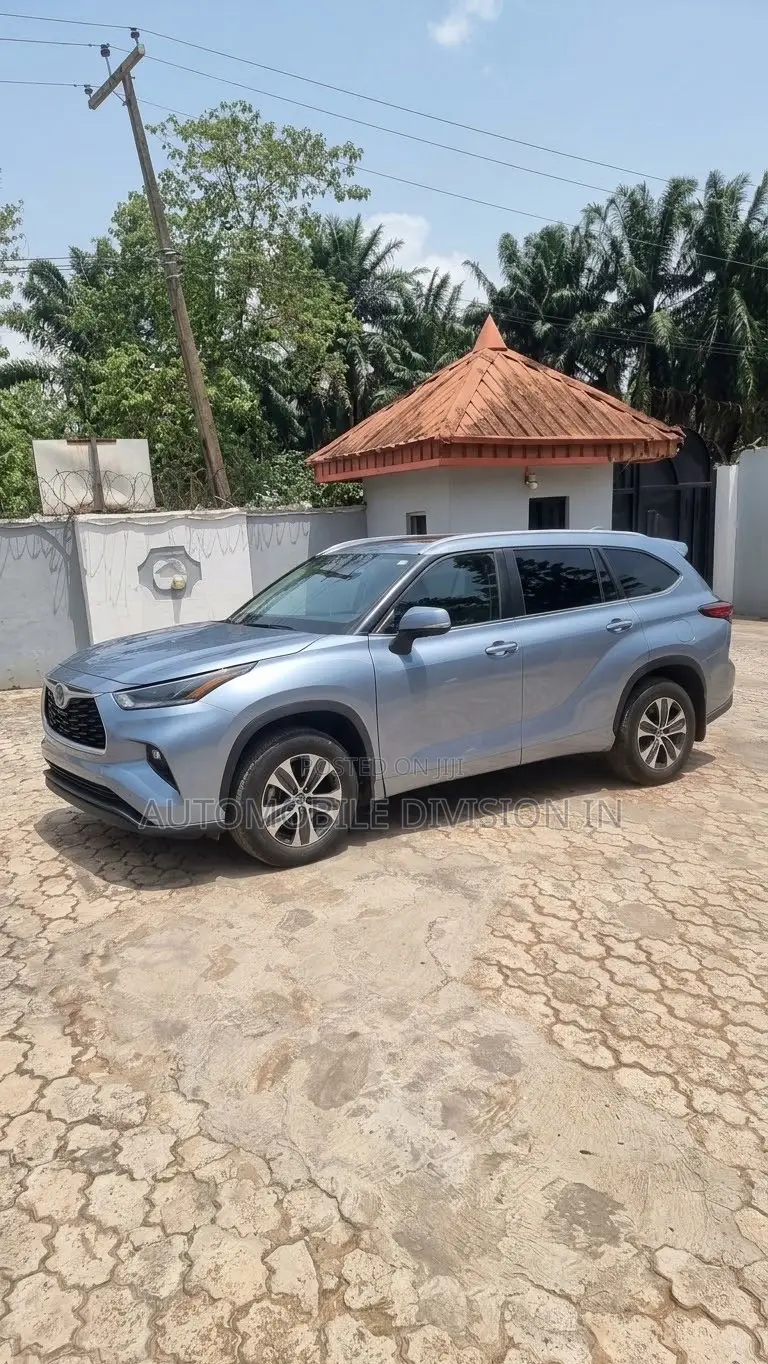 Toyota Highlander XLE AWD 2024 Blue
