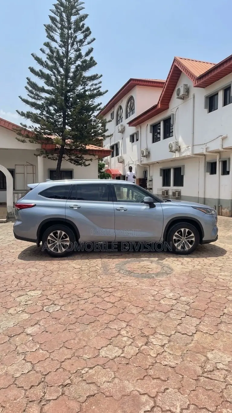 Toyota Highlander XLE AWD 2024 Blue