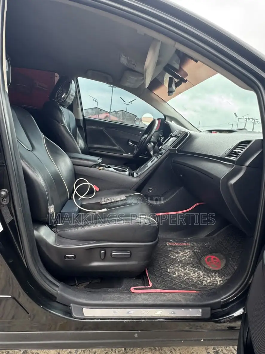 Toyota Venza 2024 Black
