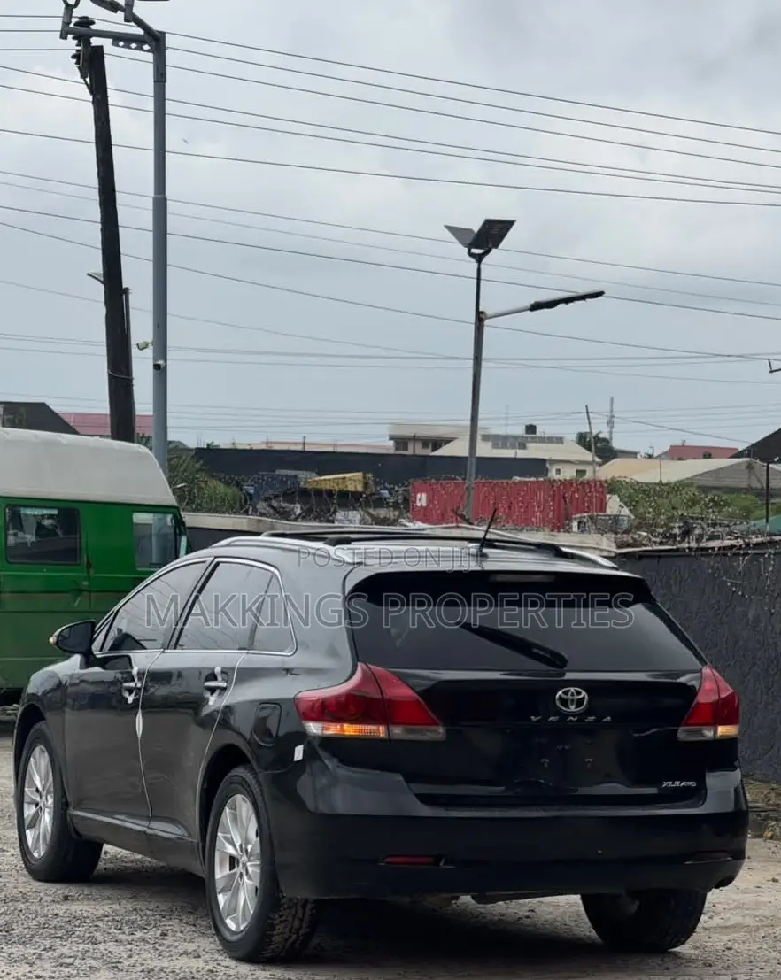 Toyota Venza 2024 Black