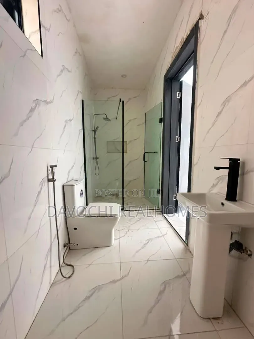 4bdrm Duplex in Ikota for sale