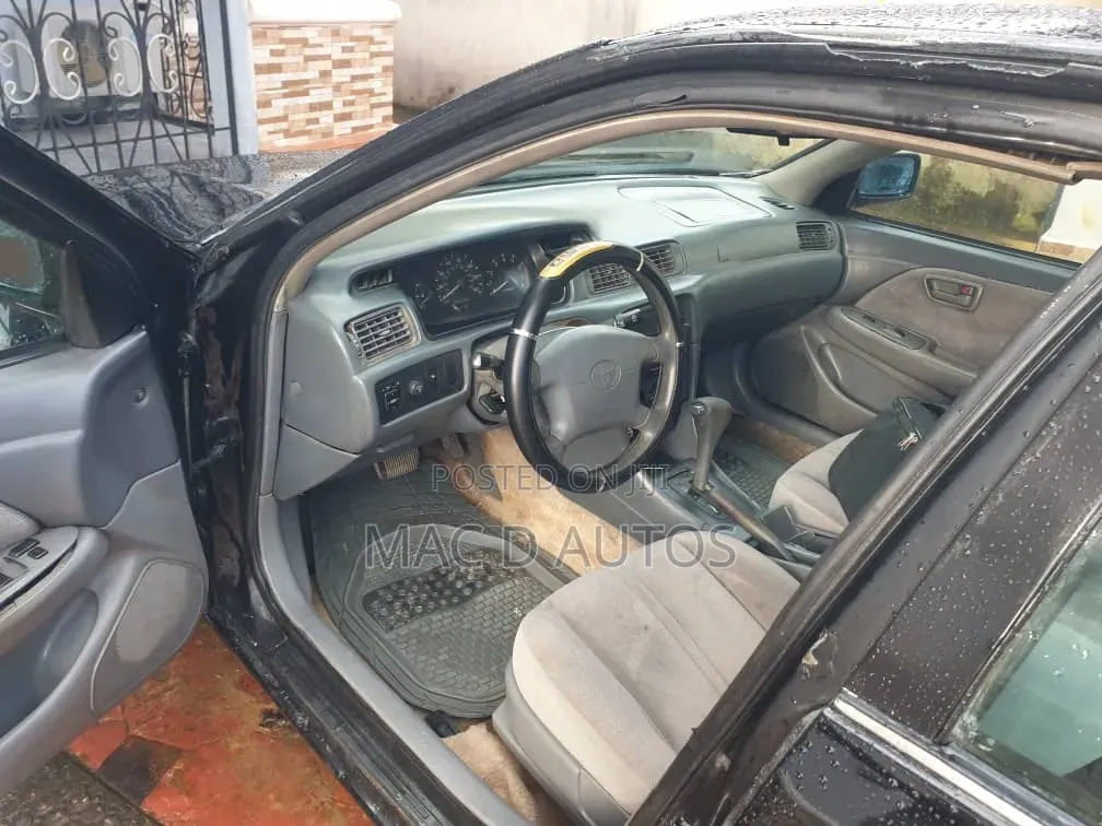 Toyota Camry LE 4dr Sedan (2.2L 4cyl 4A) 2001 Black