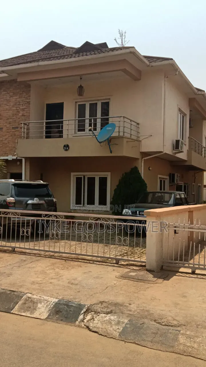 4bdrm Duplex in Flowergate, Zone B for sale