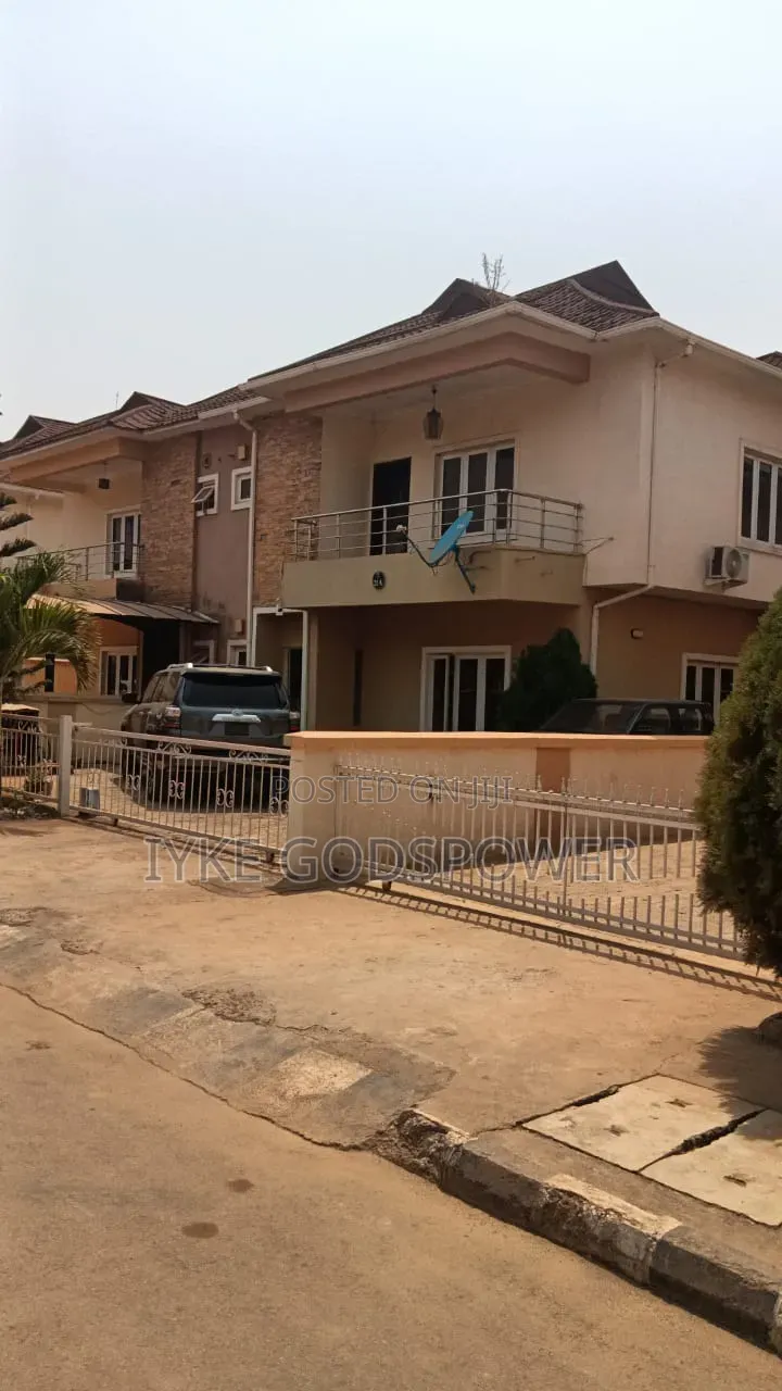 4bdrm Duplex in Flowergate, Zone B for sale