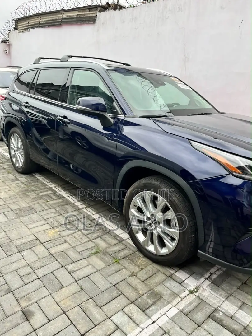 Toyota Highlander 2021 Blue