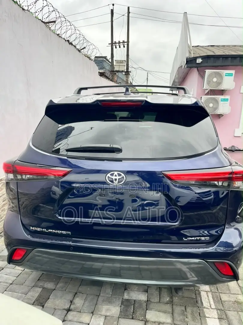 Toyota Highlander 2021 Blue