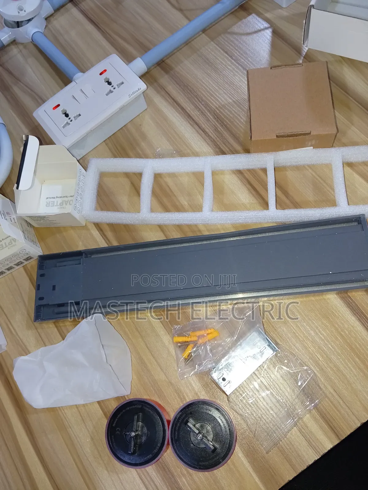 40cm Power Track Socket. 32a/8000w Max.
