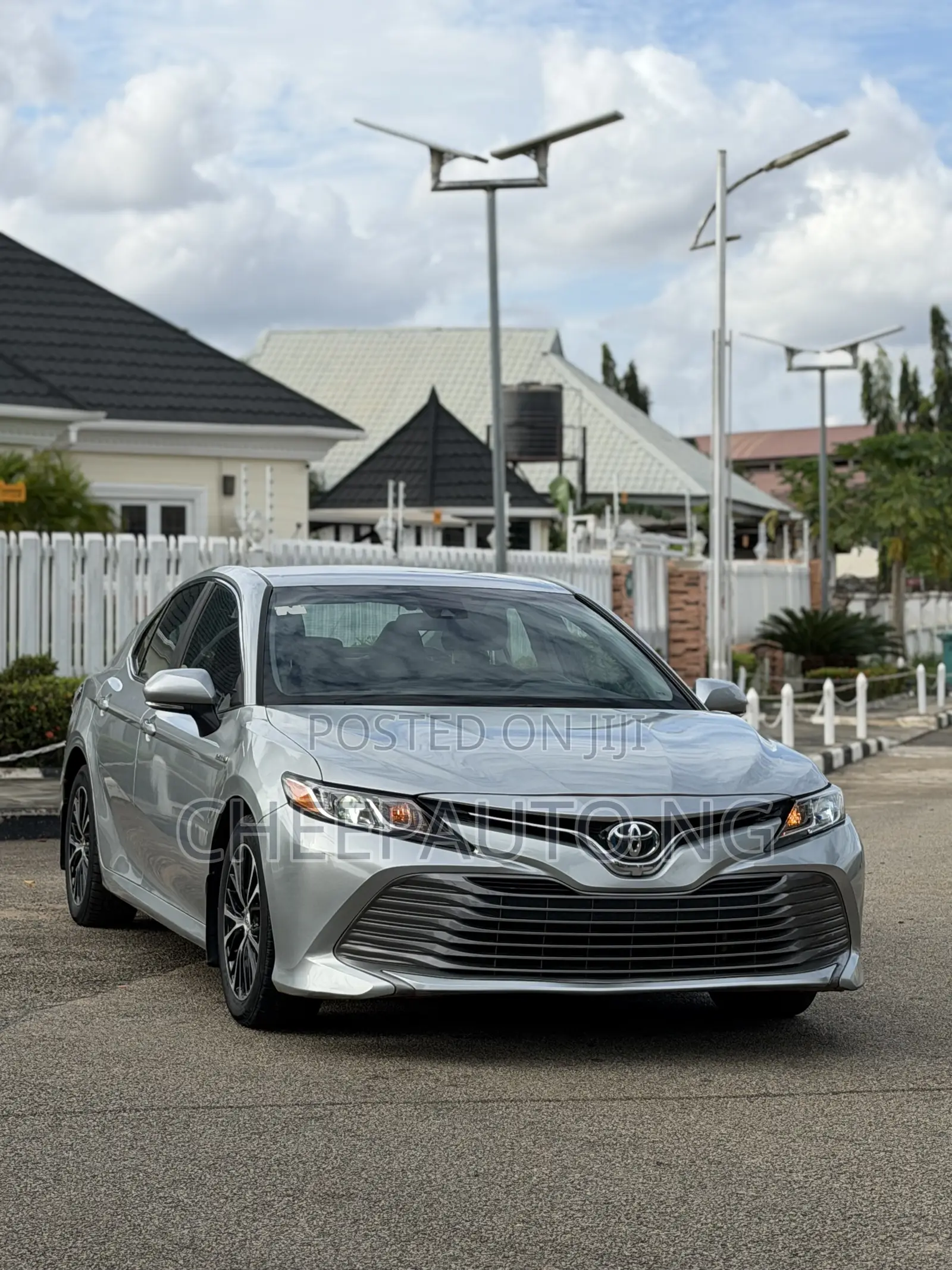 Toyota Camry LE FWD (2.5L 4cyl 8AM) 2018 Silver