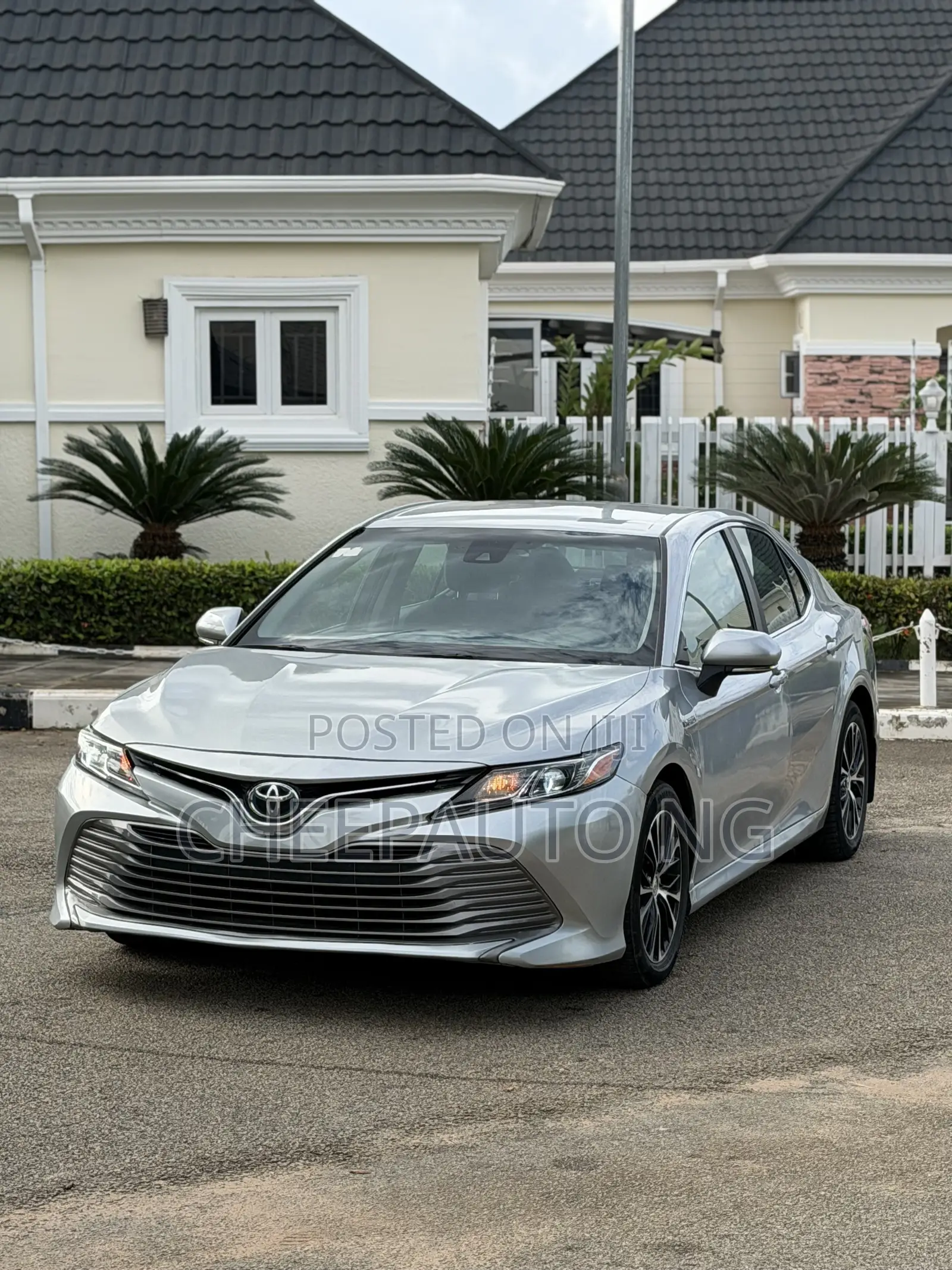 Toyota Camry LE FWD (2.5L 4cyl 8AM) 2018 Silver