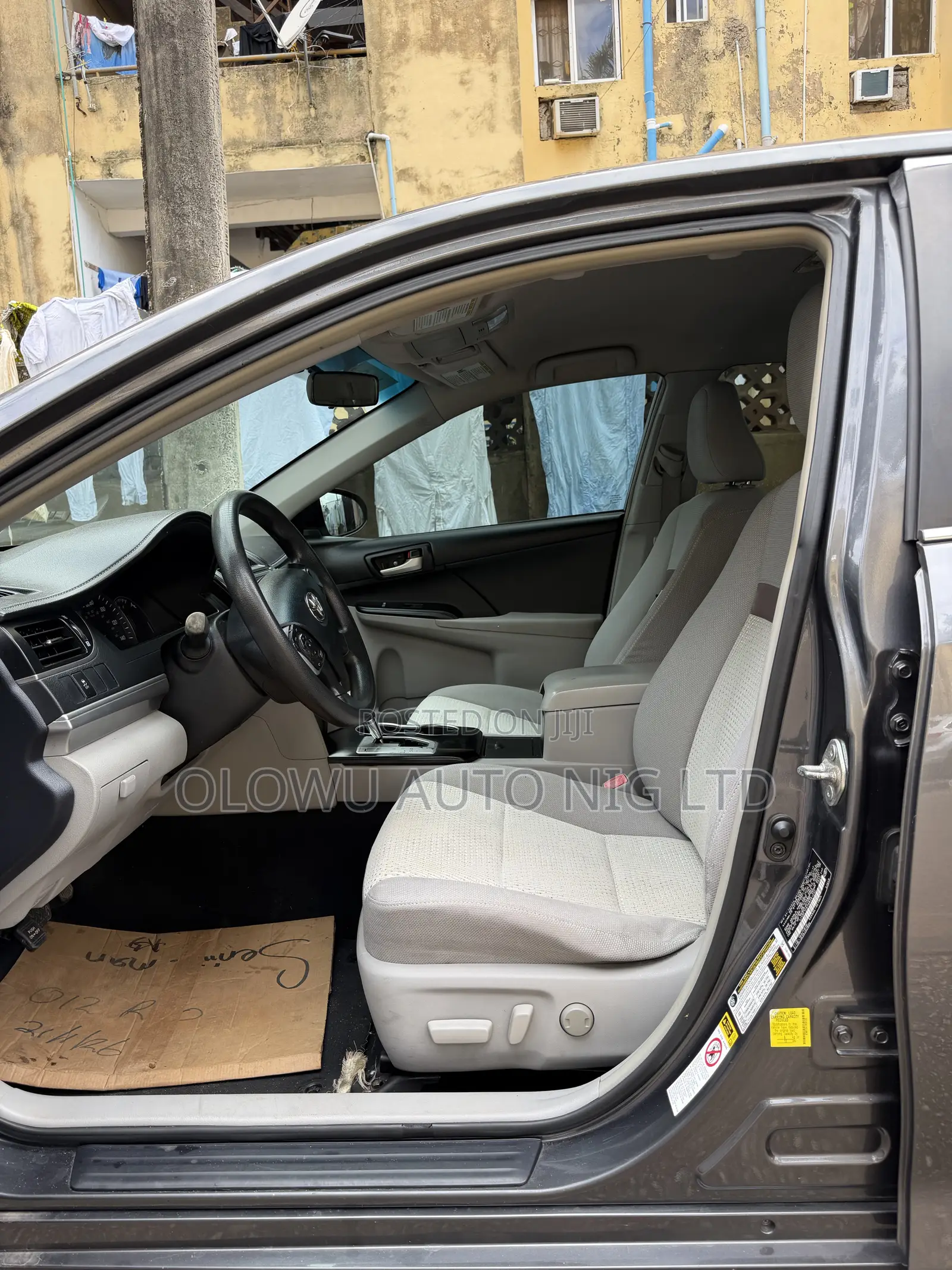 Toyota Camry LE 4dr Sedan (2.5L 4cyl 6A) 2013 Gray