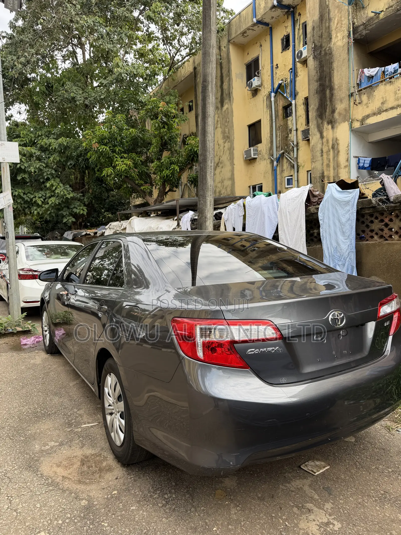 Toyota Camry LE 4dr Sedan (2.5L 4cyl 6A) 2013 Gray