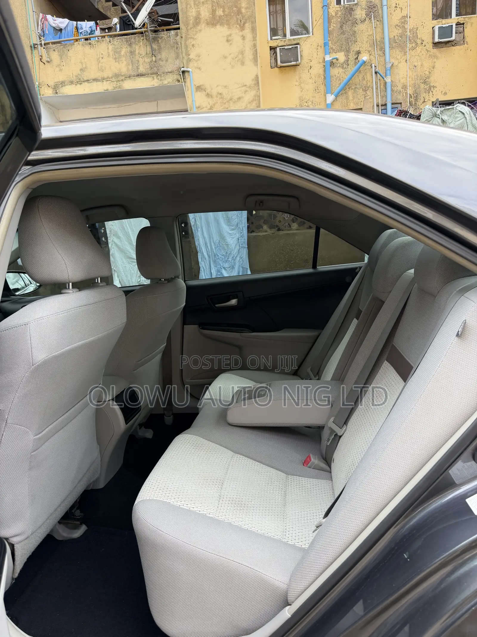 Toyota Camry LE 4dr Sedan (2.5L 4cyl 6A) 2013 Gray