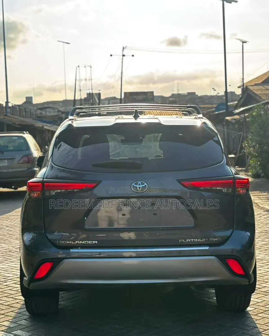 Toyota Highlander Platinum 2022 Gray