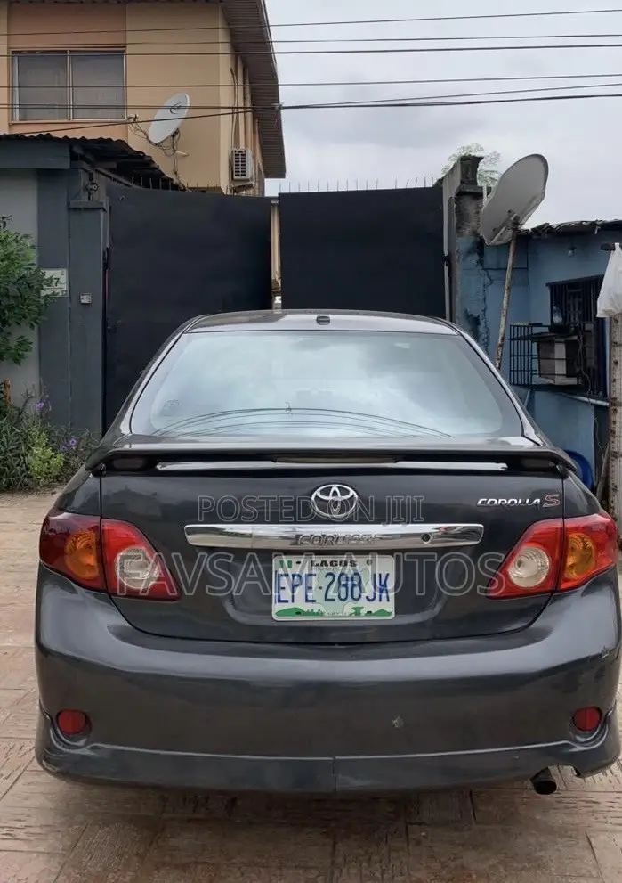Toyota Corolla 2009 Gray
