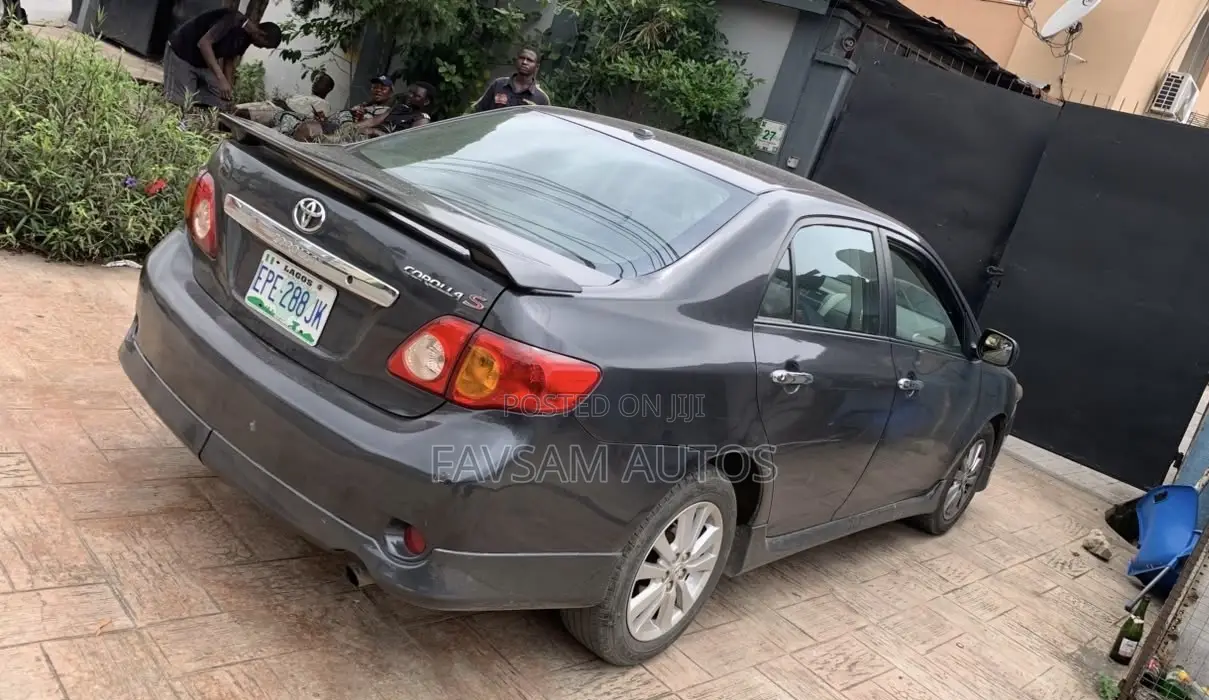 Toyota Corolla 2009 Gray