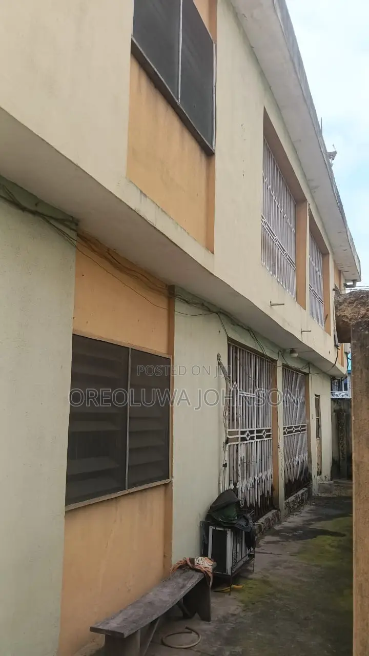 3bdrm Block of Flats in Unity Estate, Egbeda / Egbeda for sale