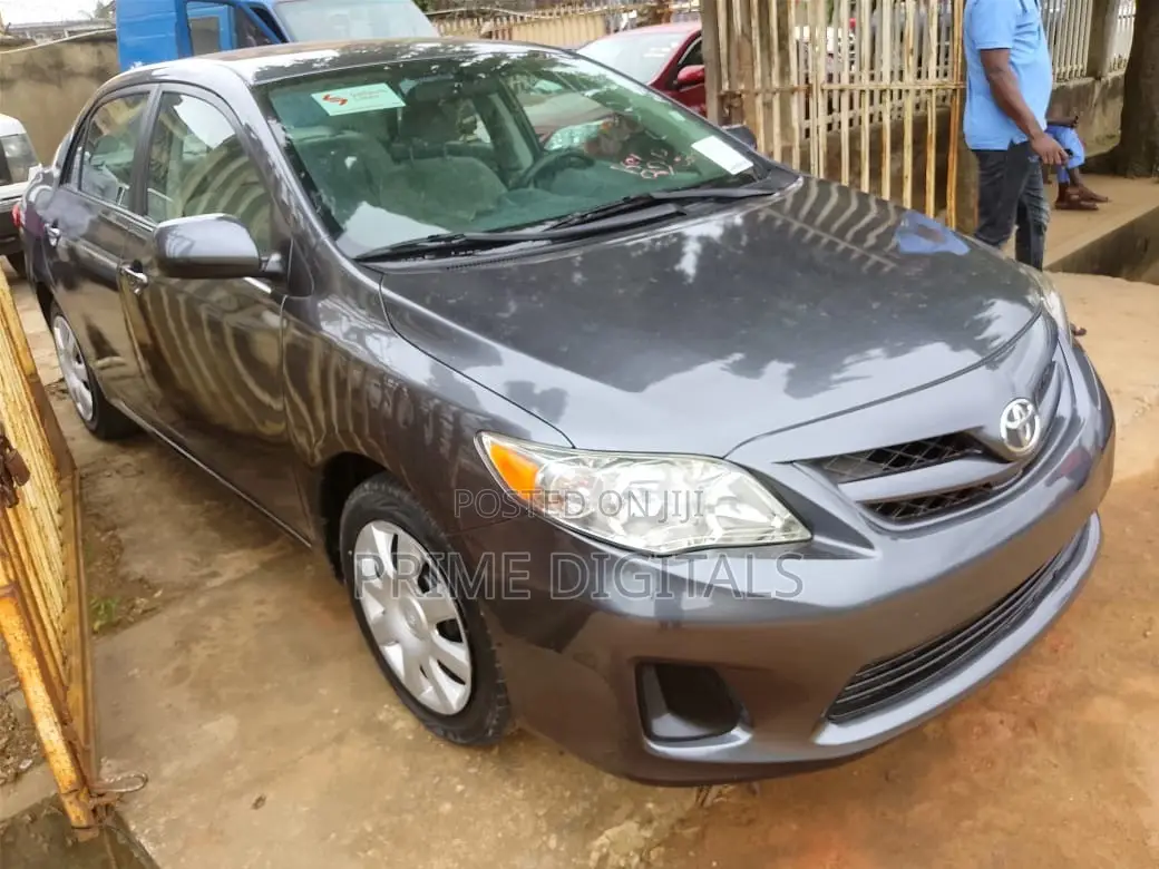 Toyota Corolla LE 4dr Sedan (1.8L 4cyl 4A) 2012 Gray