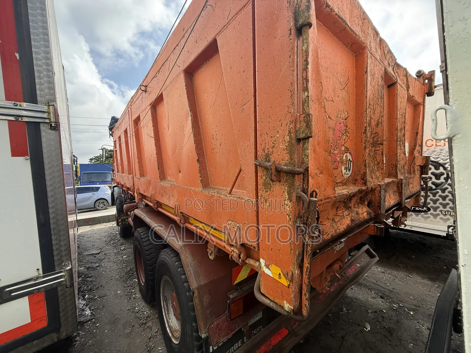 Foreign Used Mercedes Benz 2636 10tyres Dump Truck.