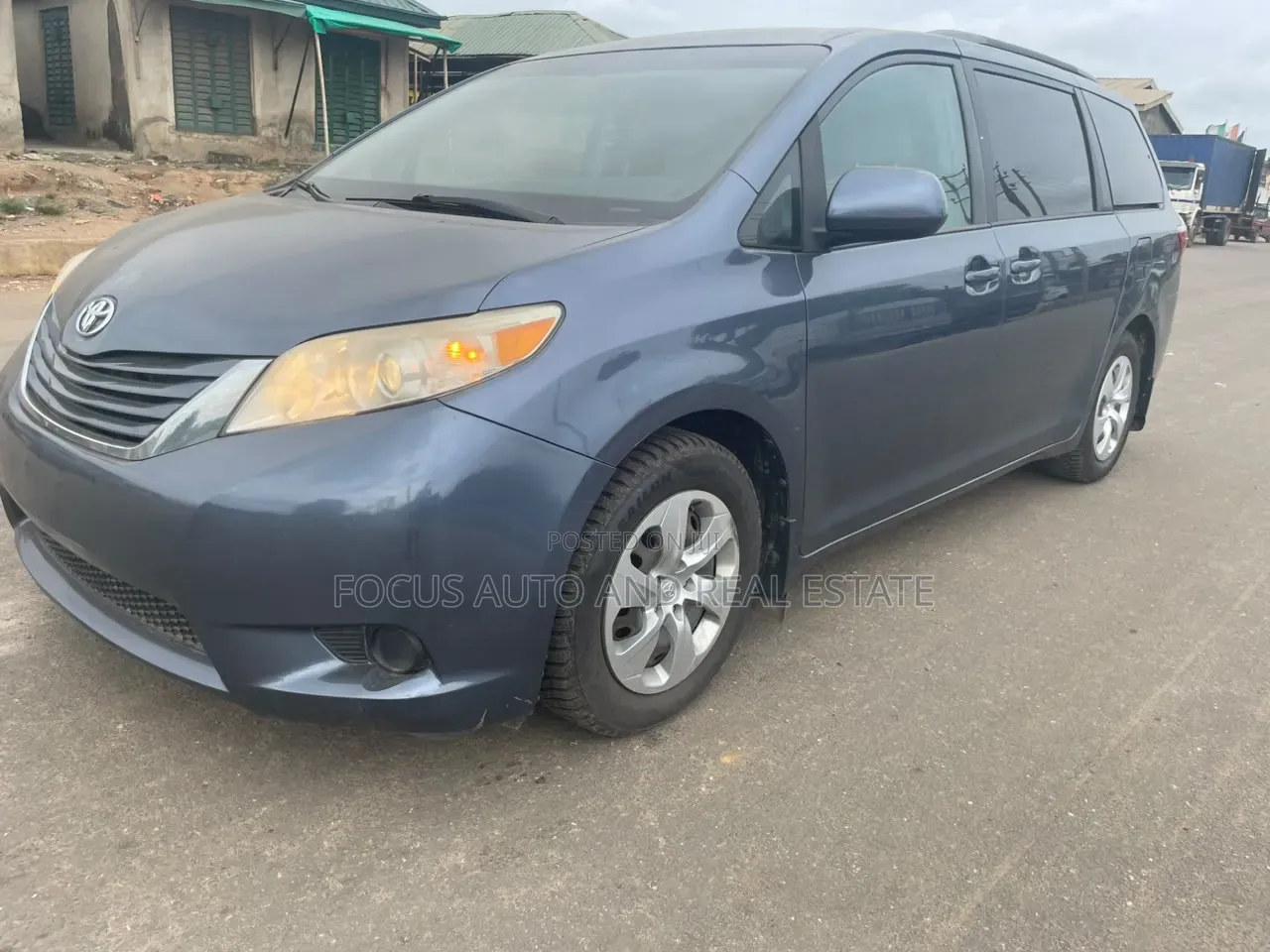 Toyota Sienna LE 7-Passenger Mobility 4dr Minivan (3.5L 6cyl 6A) 2015